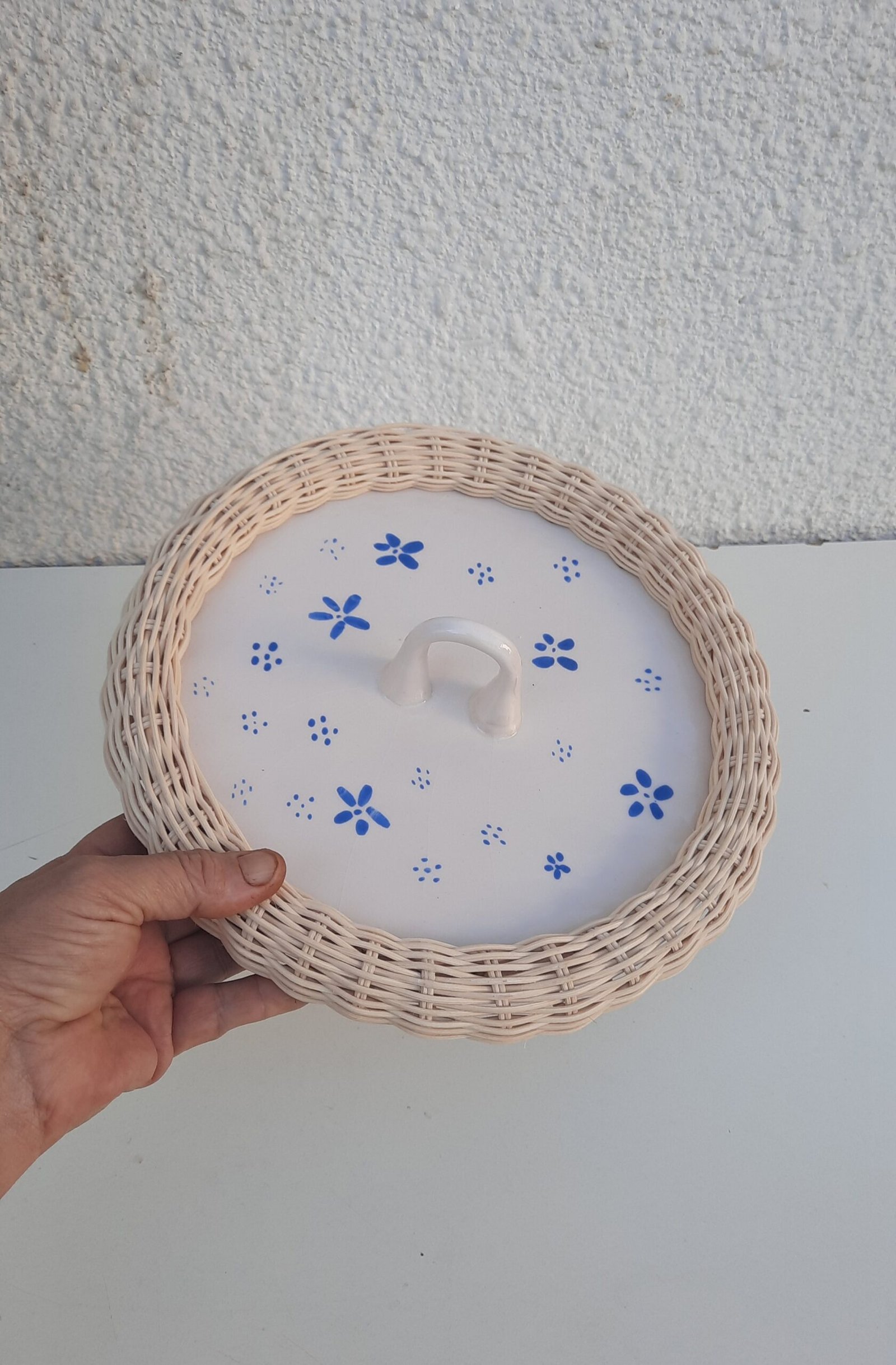 SERAMİK&RATTAN KULPLU YUVARLAK SUNUMLUK